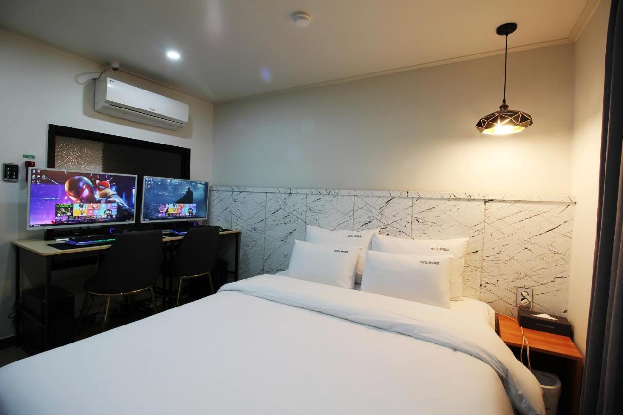 Bronze Hotel تَنوان المظهر الخارجي الصورة