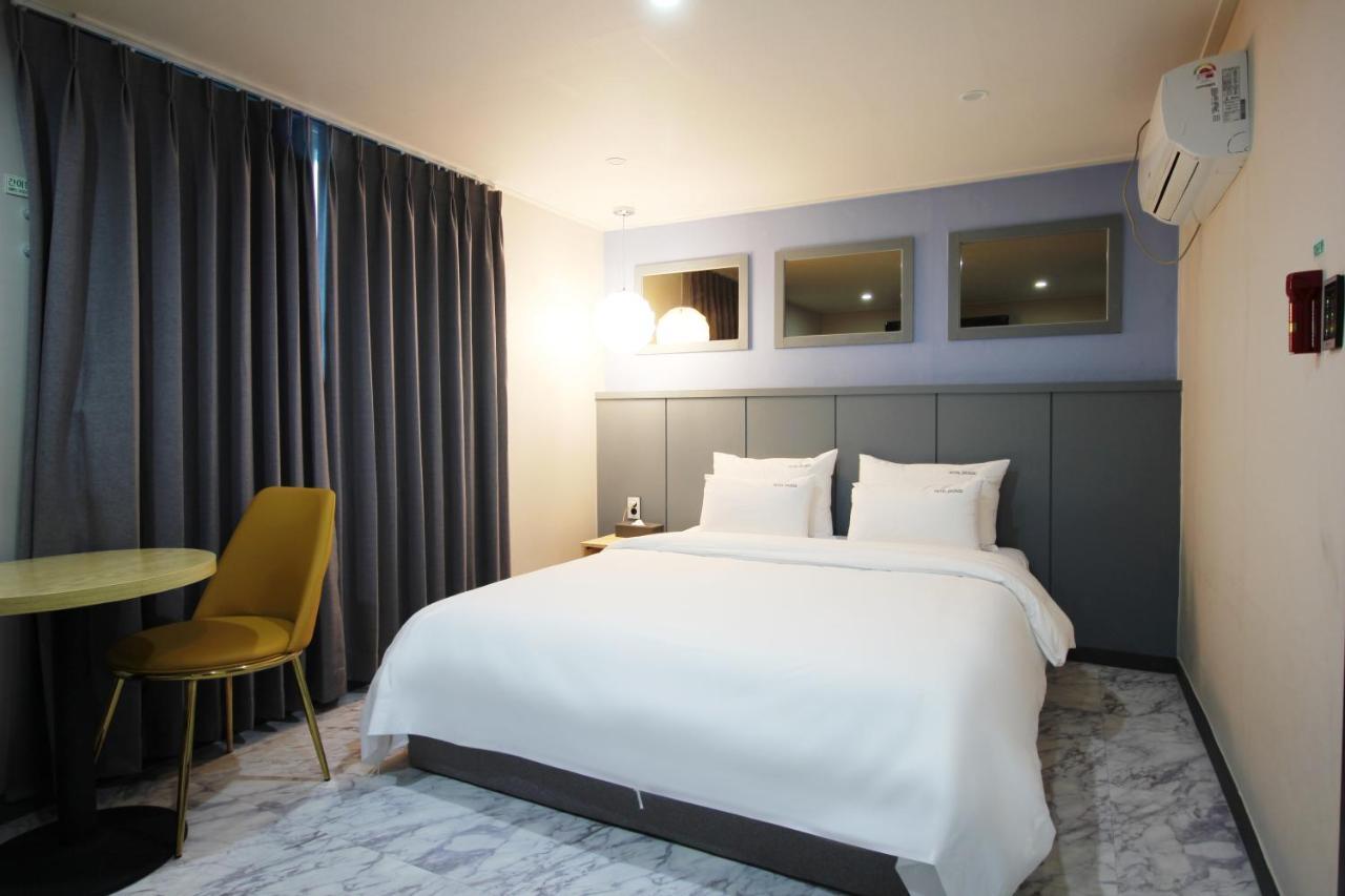 Bronze Hotel تَنوان المظهر الخارجي الصورة