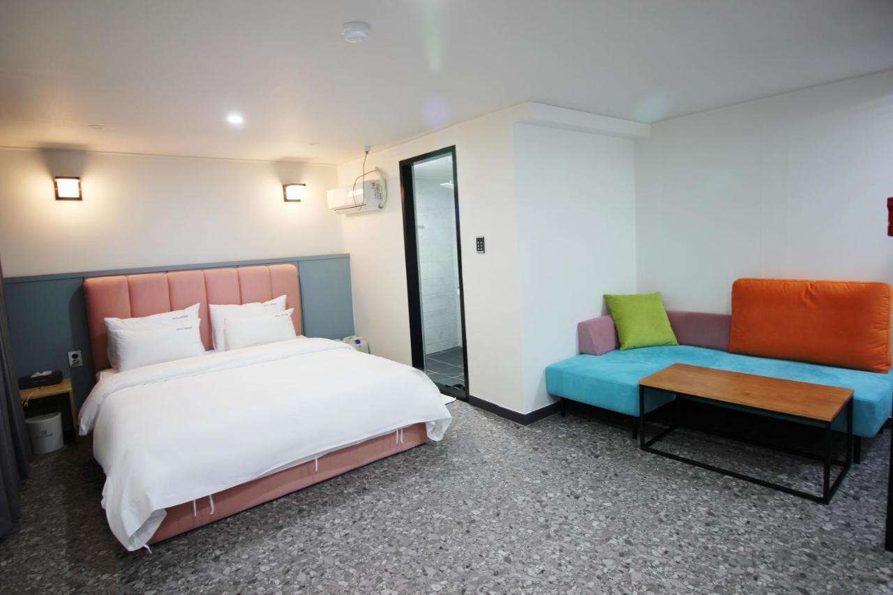Bronze Hotel تَنوان المظهر الخارجي الصورة
